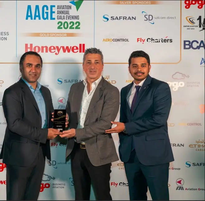 ALS team holding the Exceptional Product/Services Innovation Award at the Aviation Annual Gala Evening (AAGE) 2022