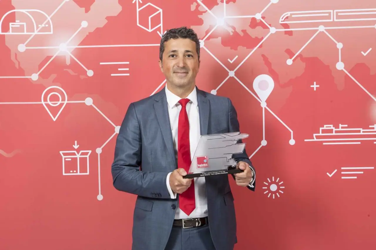 ALS managing director Walid Khoury with the Project Logistics Manager of the Year trophy, Logistics Middle East Awards 2017
